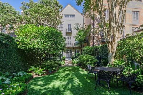 Porgy and Bess Garden Rainbow Row