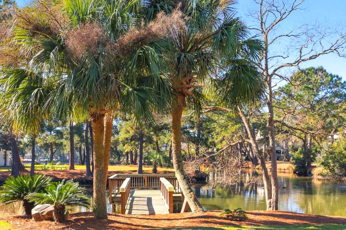 Headquarters Community Fishing Pier